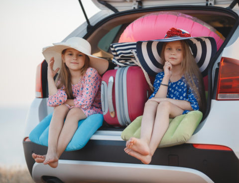 dovolenka autom rodina dievčatá