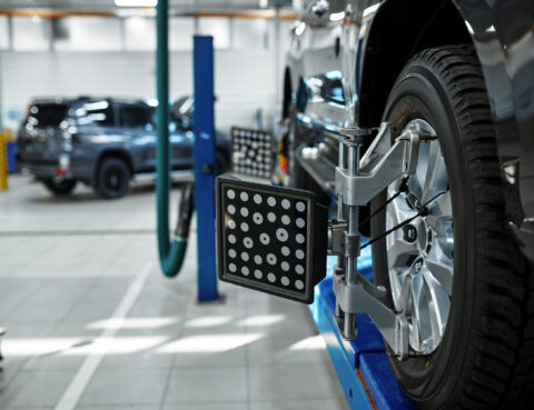 Meranie geometrie náprav vozidla pomocou moderného zariadenia v autoservise